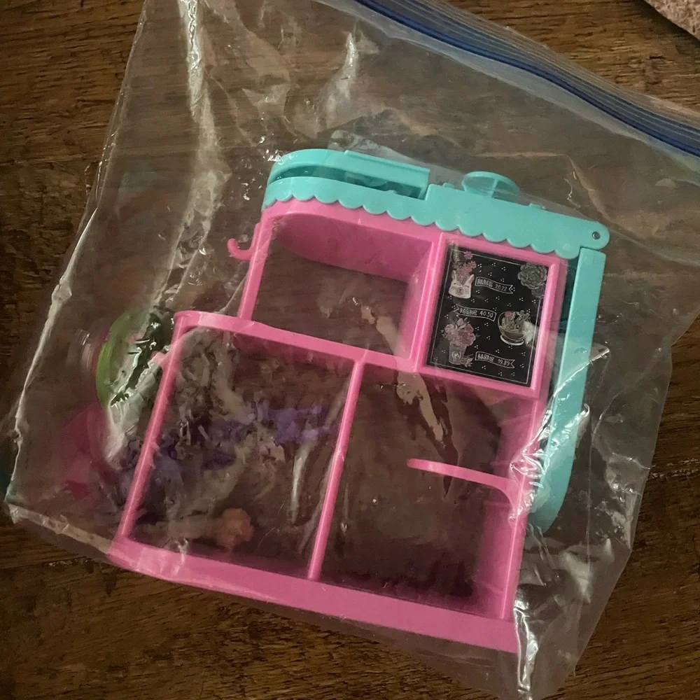 Barbie florist partial playset